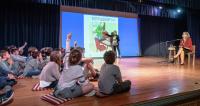 Η Πρέσβης της Αυστρίας διαβάζει στα παιδιά