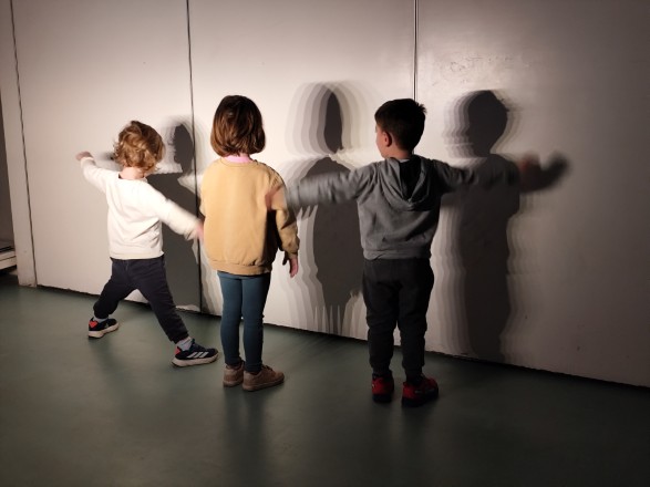    «Αναζητώντας το Φως- Παίζοντας με τις Σκιές»