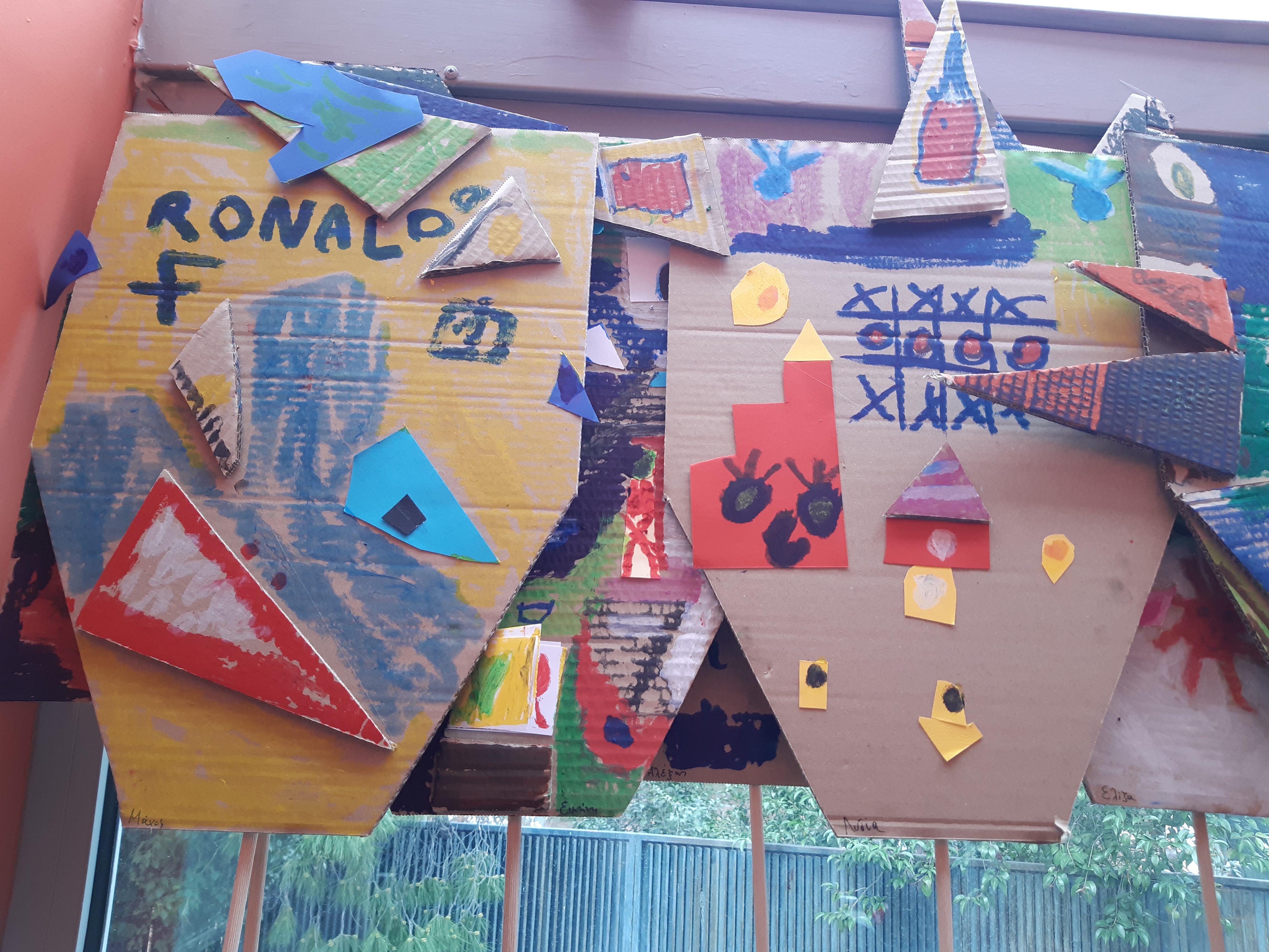 Το Νηπιαγωγείο φτιάχνει μάσκες και καπέλα για την Αποκριά!