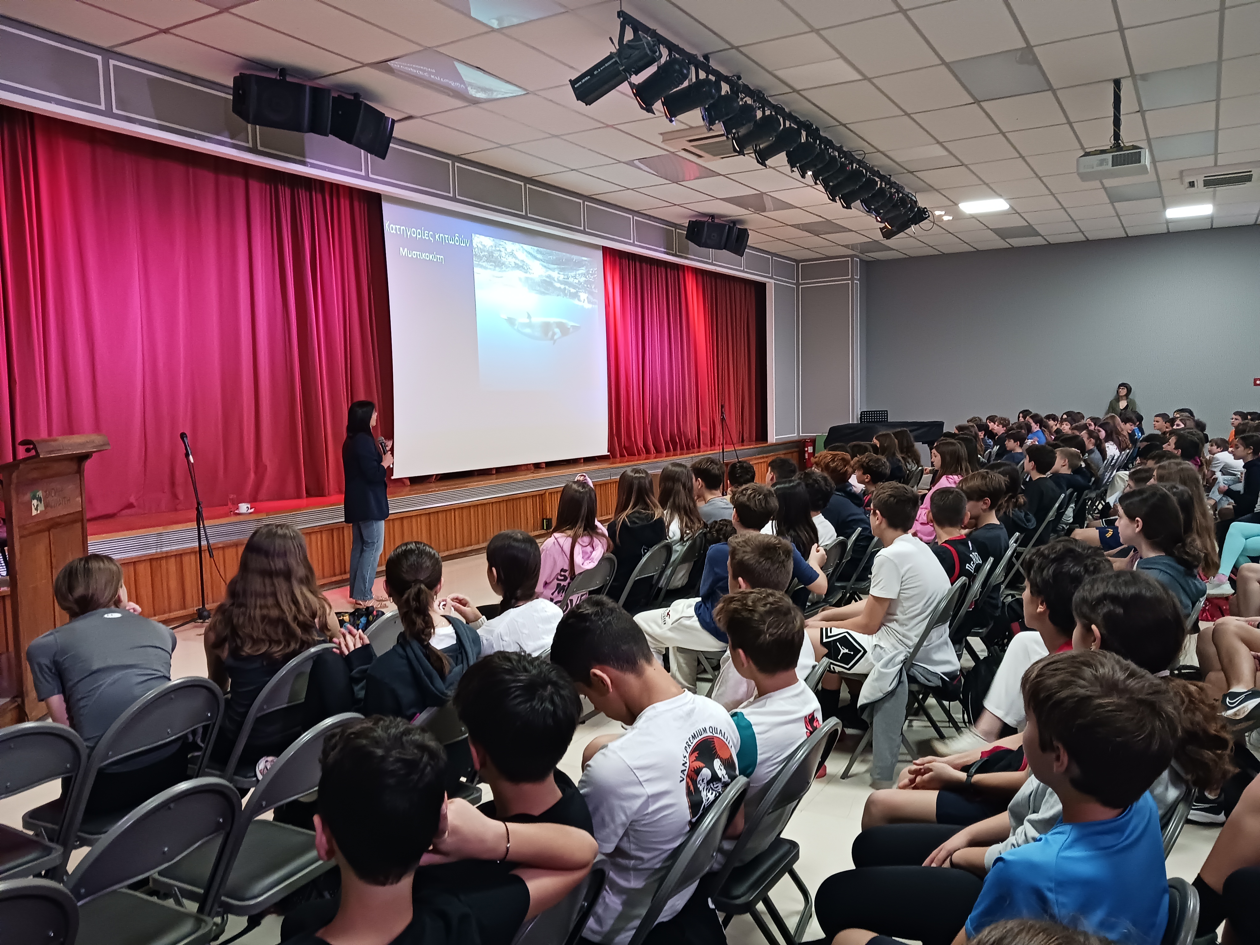 Η Ωκεανολόγος κ. Έ. Ακριτοπούλου στο Θέατρο του Σχολείου μας!