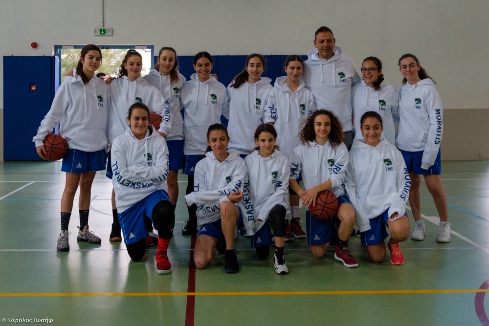 2i_thesi_gia_to_mpasket_koritsion