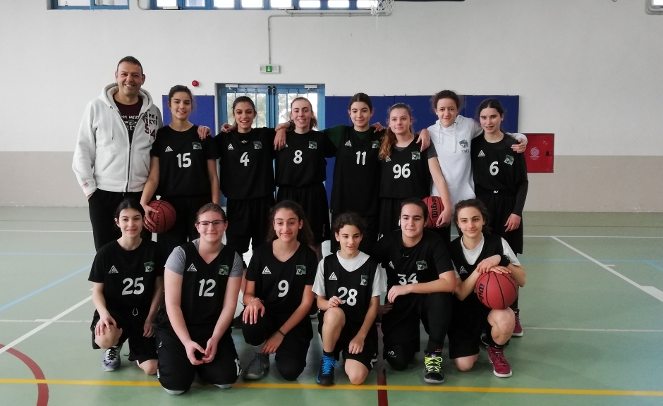 2η θέση η ομάδα Μπάσκετ κοριτσιών Γυμνασίου