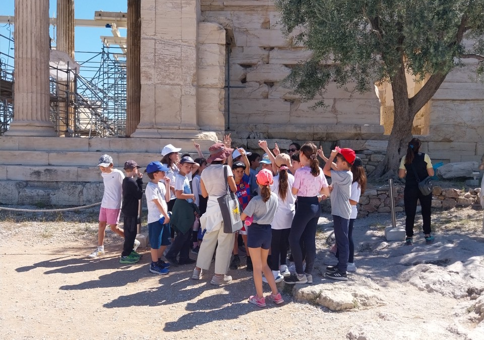 Η δ’ Δημοτικού στον Ιερό Βράχο της Ακρόπολης 