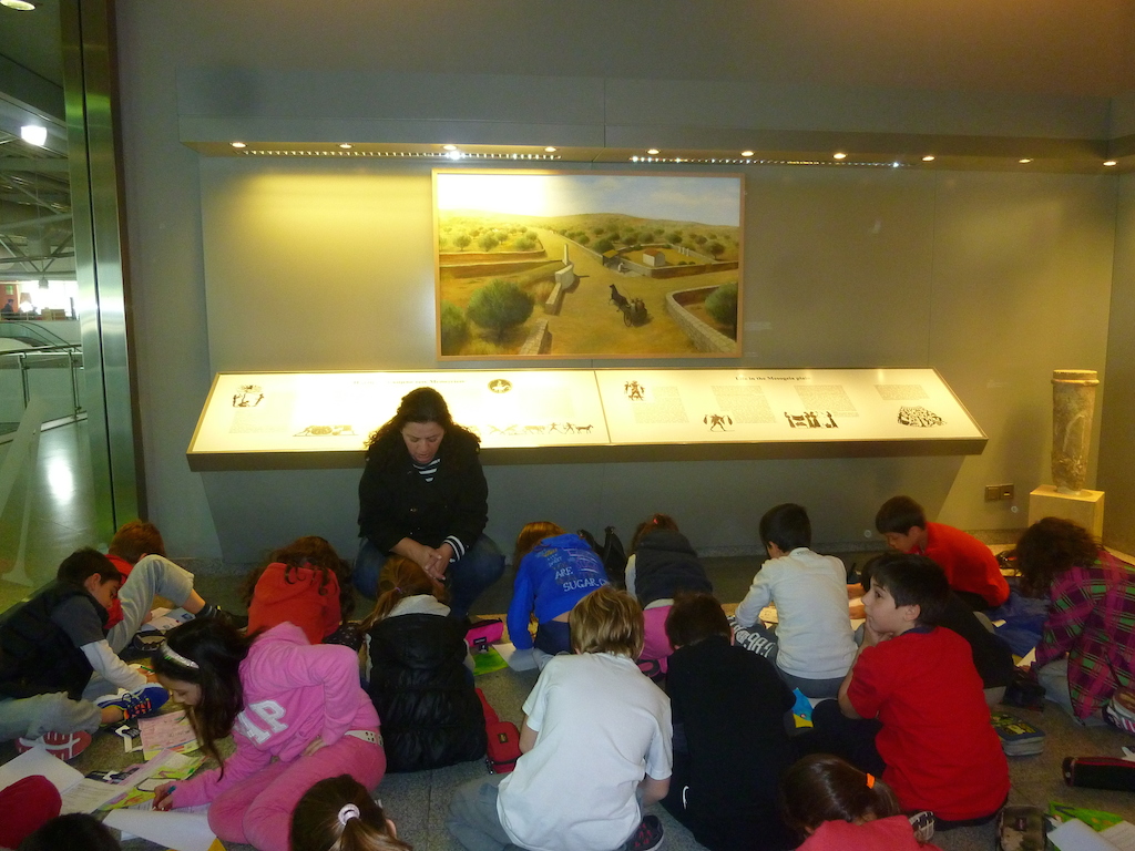 Η β΄Δημοτικού στον Διεθνή Αερολιμένα Αθηνών - Κεντρική Εικόνα