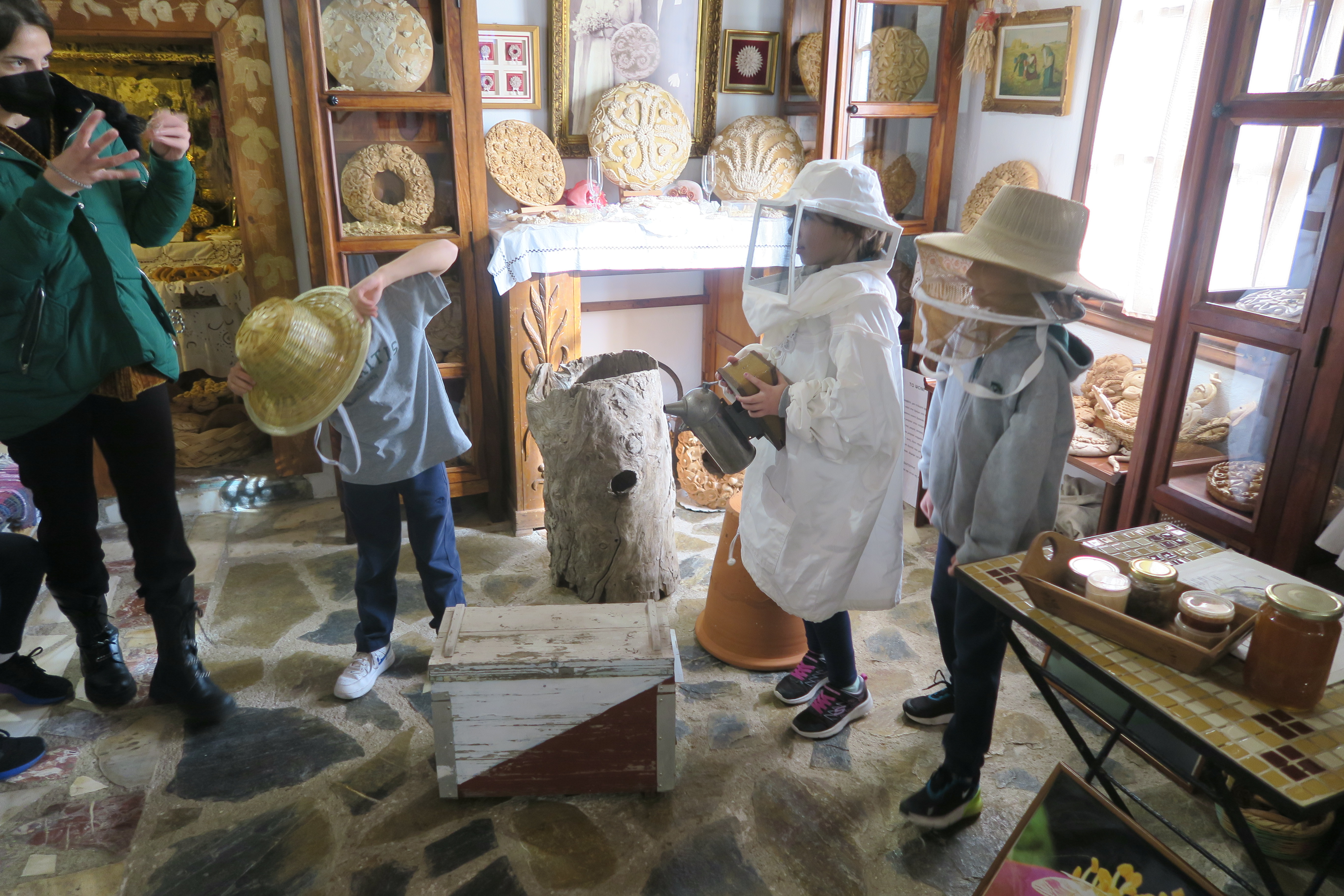 Εκπαιδευτική επίσκεψη της γ’ Δημοτικού στο Λαογραφικό Μουσείο Βαρνάβα