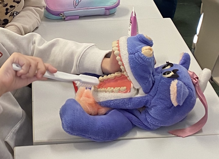 Αγωγή Υγείας στη β’ τάξη: Φροντίζω τα δόντια μου 