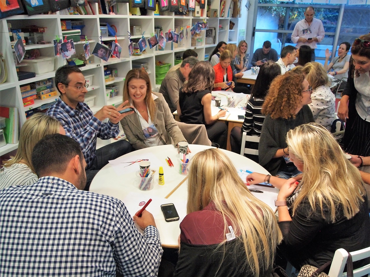 ena_magiko_apogeyma_me_toys_goneis_tis_galazias_taxis