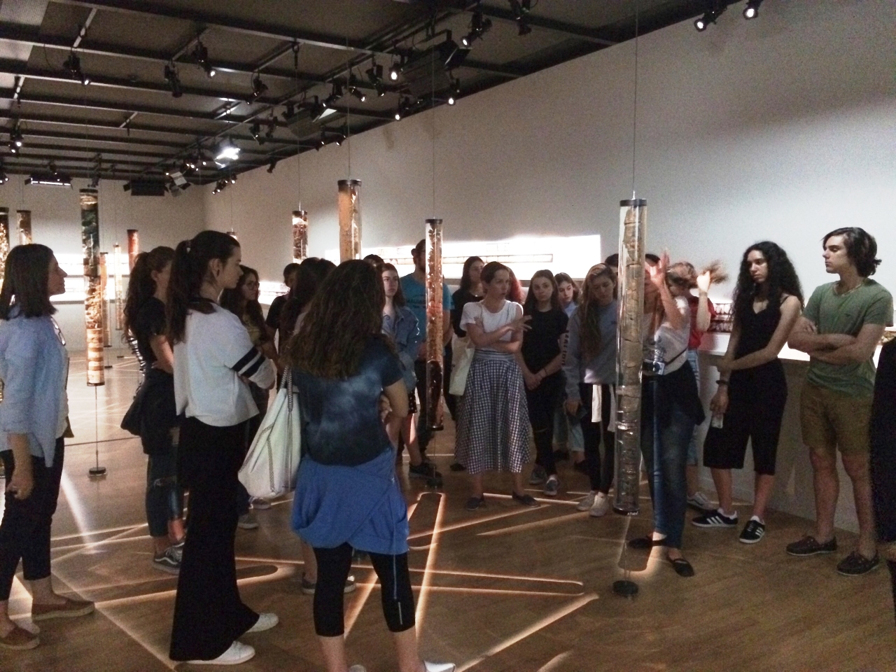 episkepsi_stin_ekthesi_uncomformities