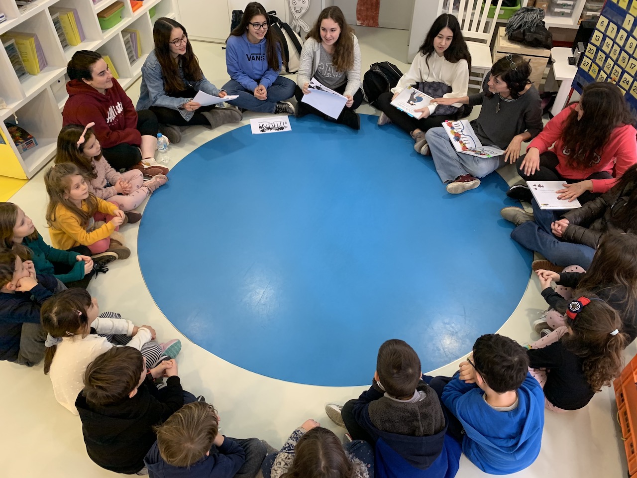 filozoiki_kai_kitrini_taxi