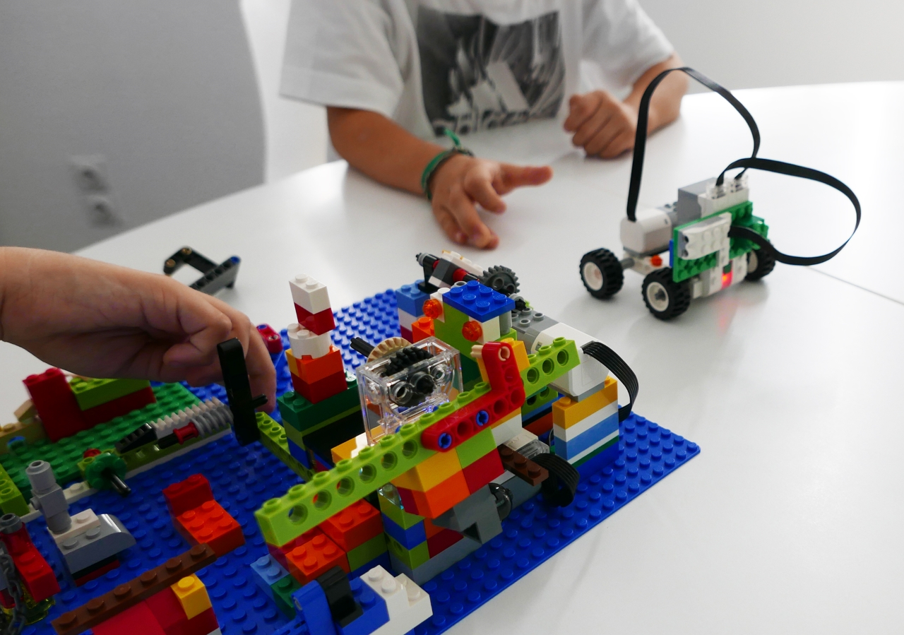 future_lab_gia_toys_mathites_tis_v_dimotikou