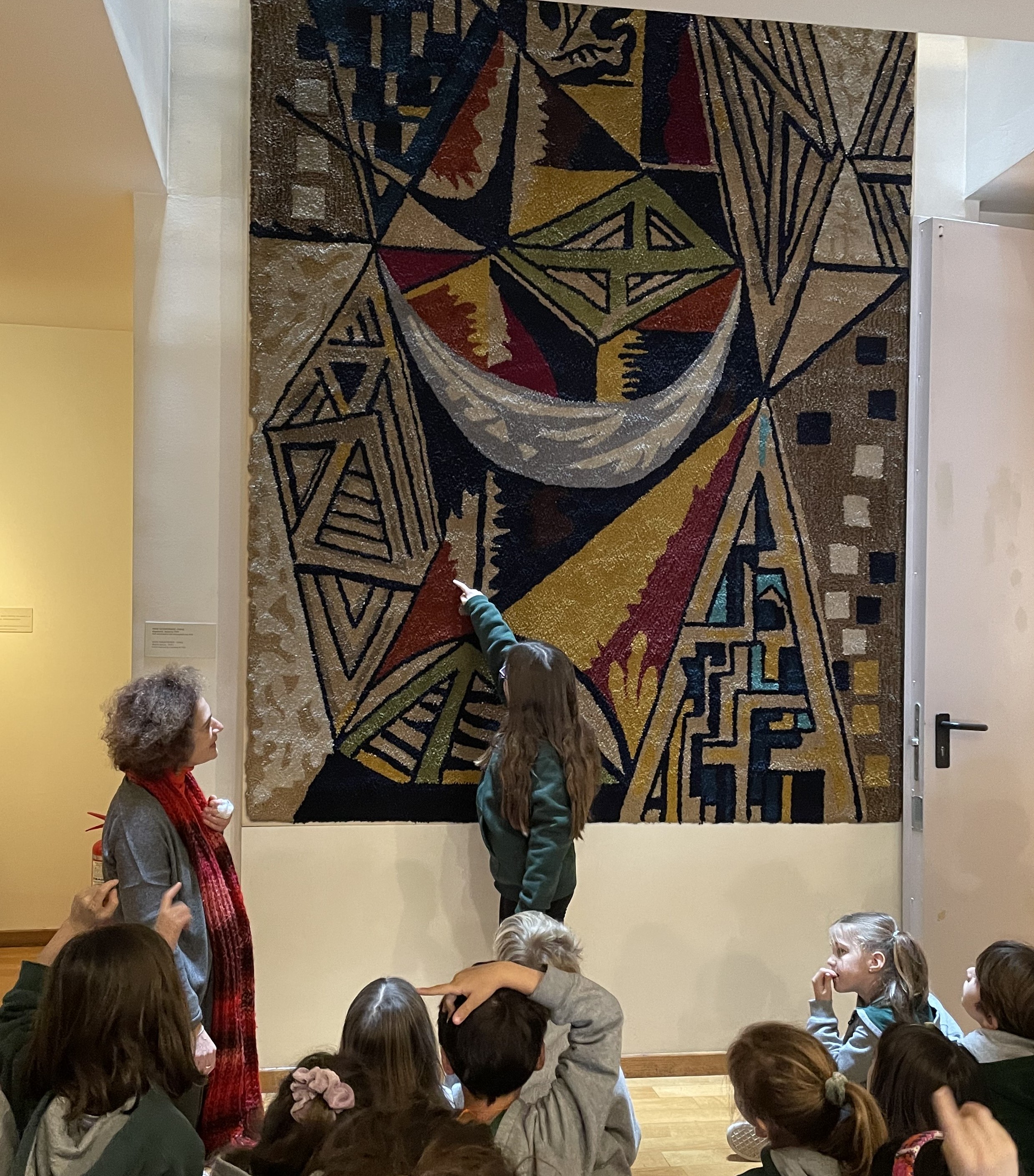 Η β' Δημοτικού στην Πινακοθήκη Νίκου Χατζηκυριάκου - Γκίκα