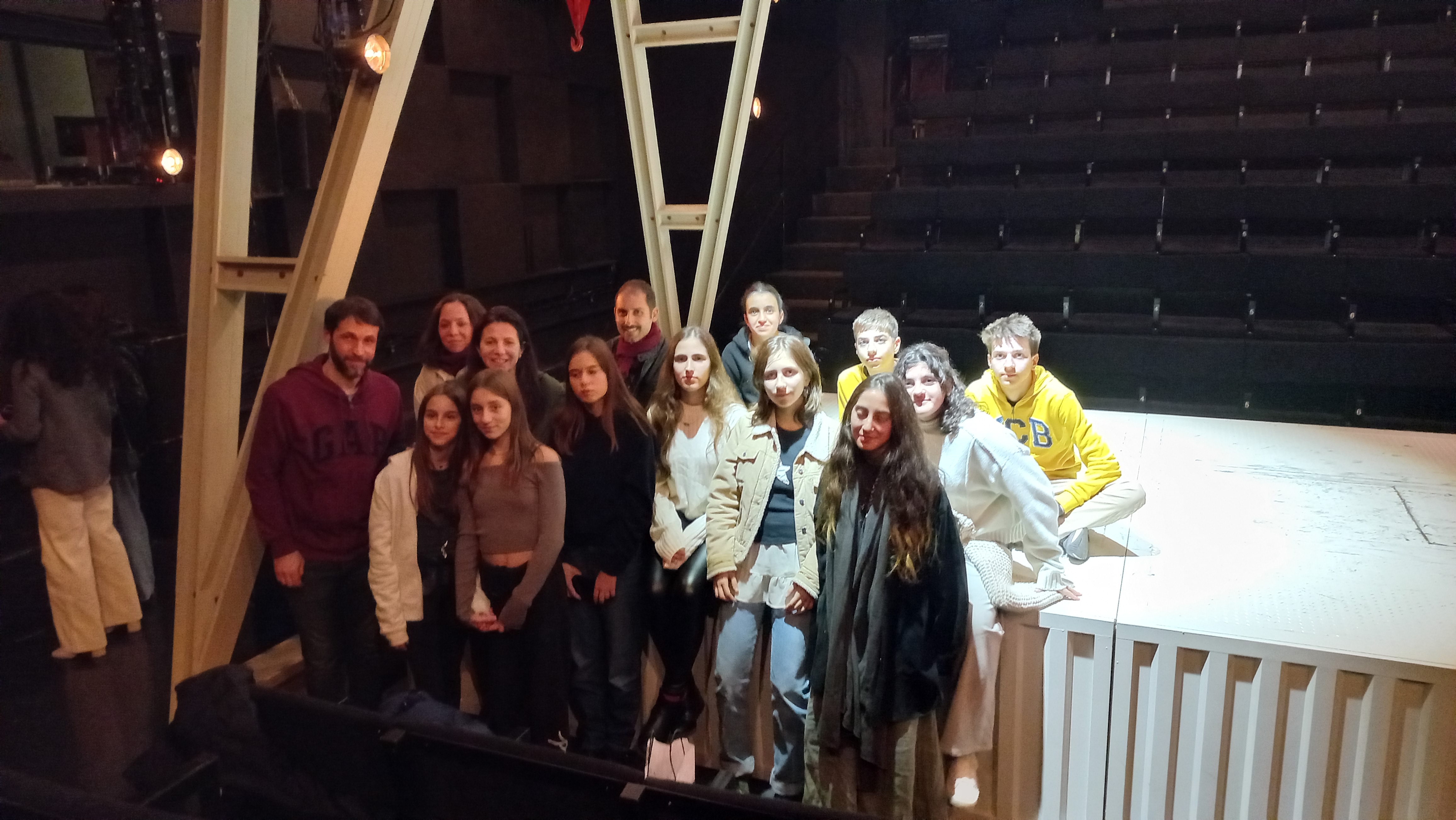 Η Πολιτιστική Ομάδα στο θέατρο