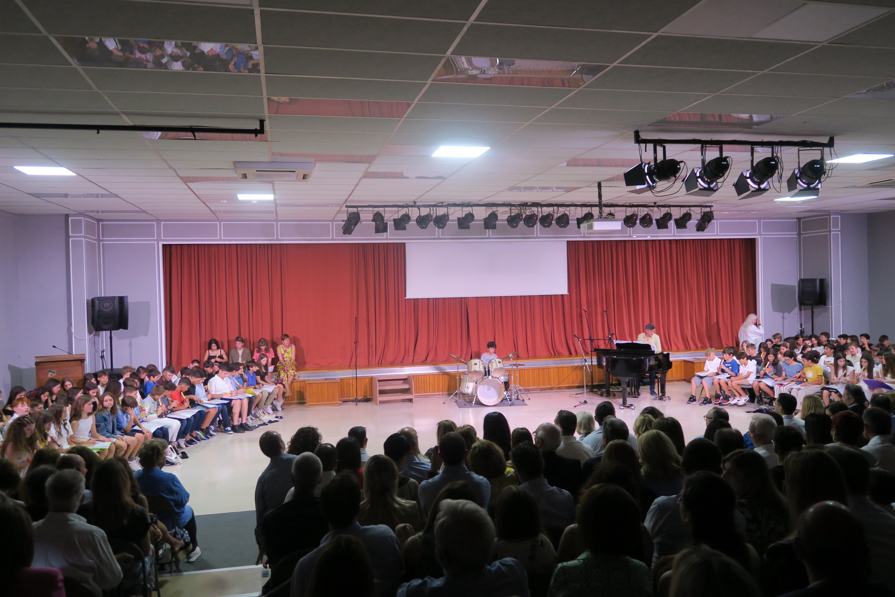 H στ τάξη του 2023 αποφοιτά