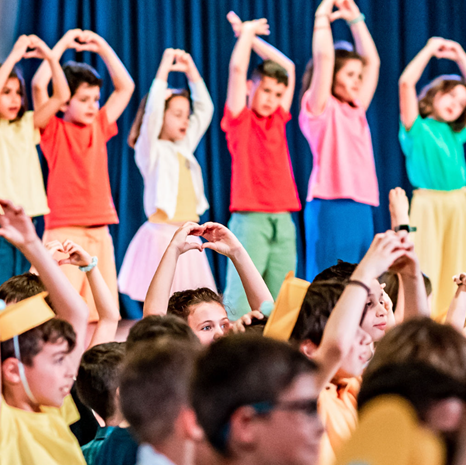 Χορεύουμε και τραγουδάμε ό,τι αγαπάμε!