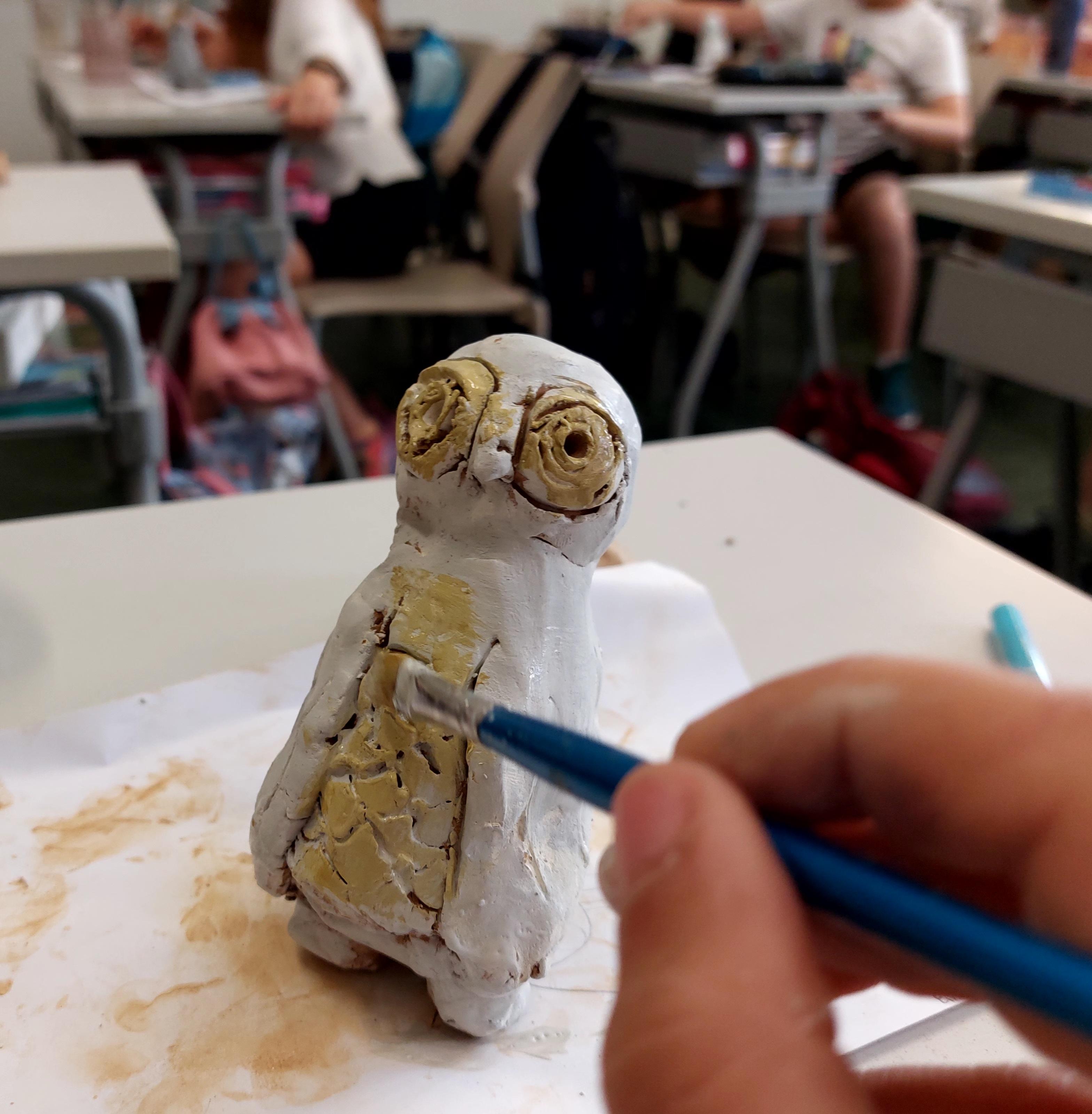 Η δ' τάξη του Δημοτικού κομίζει γλαύκα