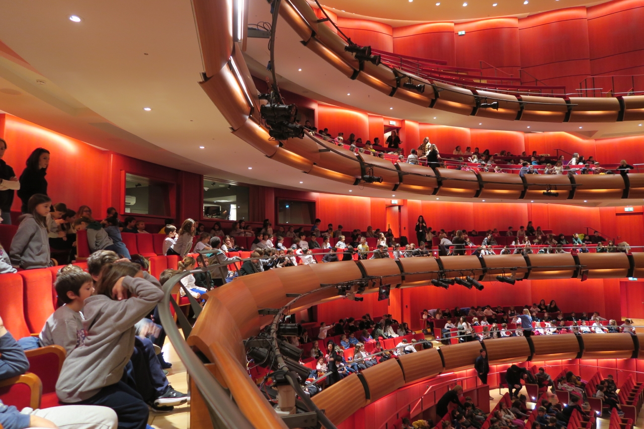 i_g_taxi_parakoloythei_opera