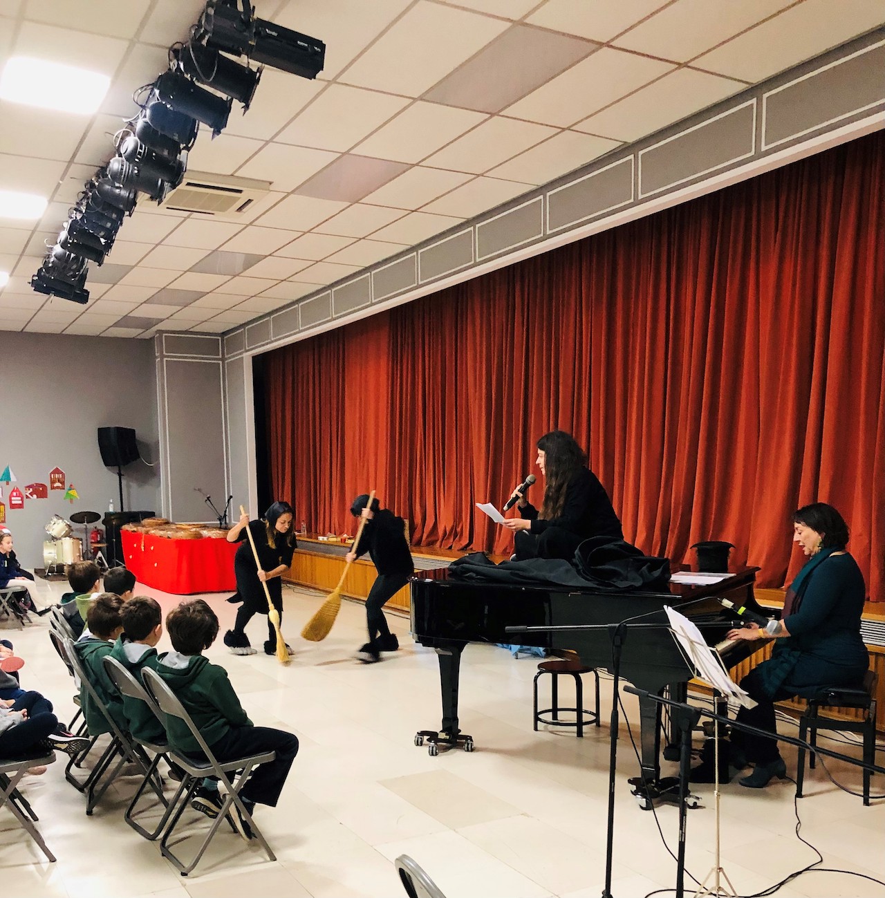 Η χριστουγεννιάτικη εορτή του μικρού Δημοτικού!