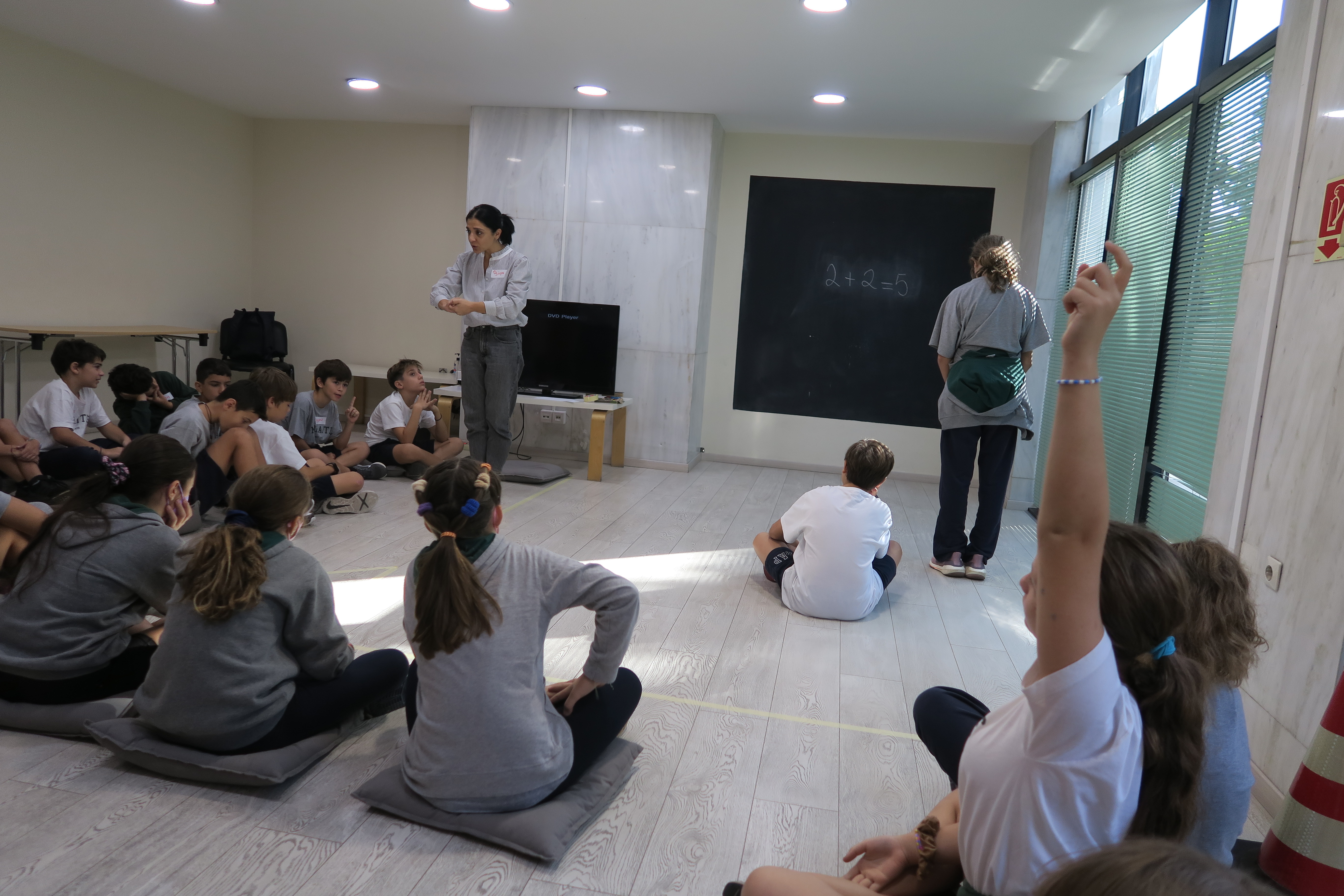 Η ΣΤ’ ΔΗΜΟΤΙΚΟΥ ΣΤΟ ΕΡΓΑΣΤΗΡΙ ΔΗΜΟΚΡΑΤΙΑΣ ΚΑΙ ΣΤΗ ΒΟΥΛΗ ΤΩΝ ΕΛΛΗΝΩΝ