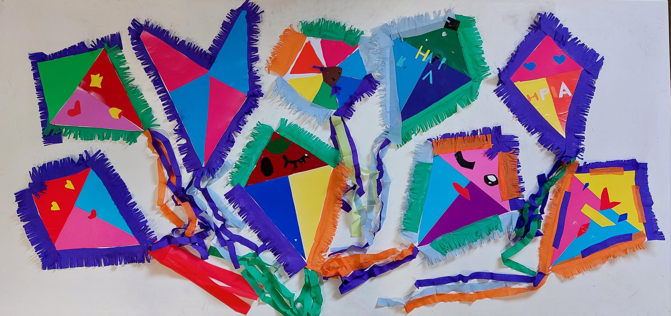 Η β’ Δημοτικού φιλοτεχνεί χαρταετούς