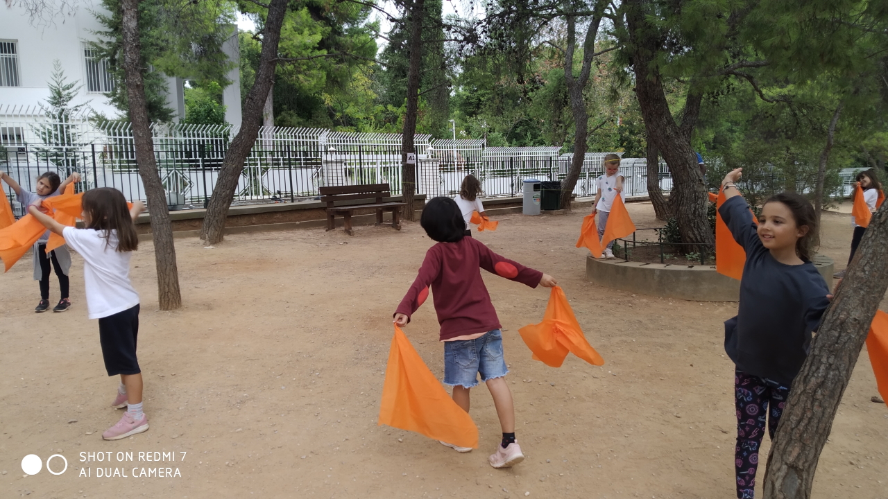 Μοντέρνος χορός στο δασάκι 