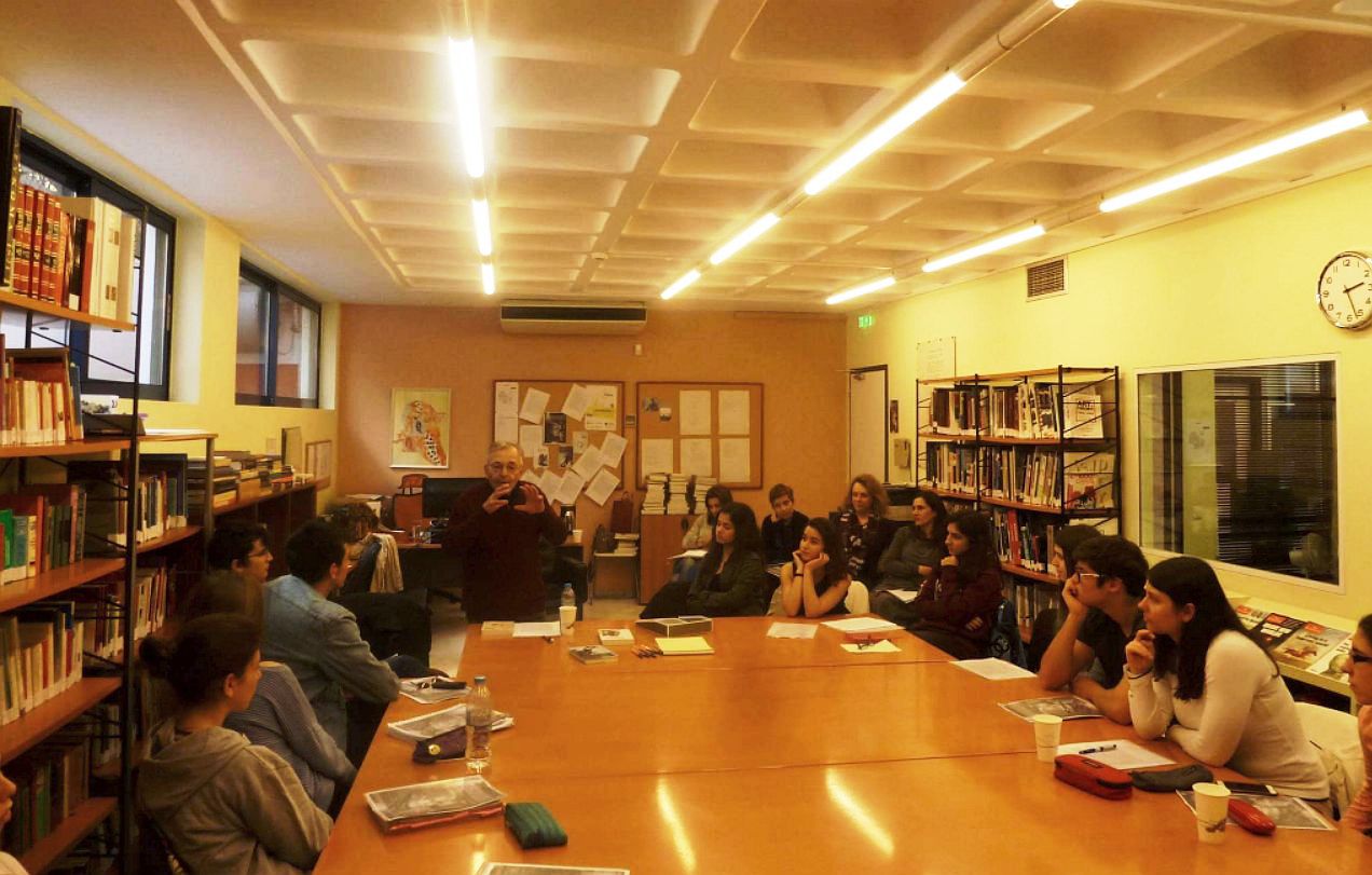 Ο συγγραφεας Στρατης Χαβιαρας μιλαει στο ΙΒ