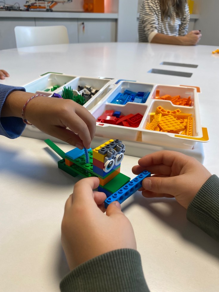 pagkosmia_mera_zoon_sto_ergastirio_rompotikis