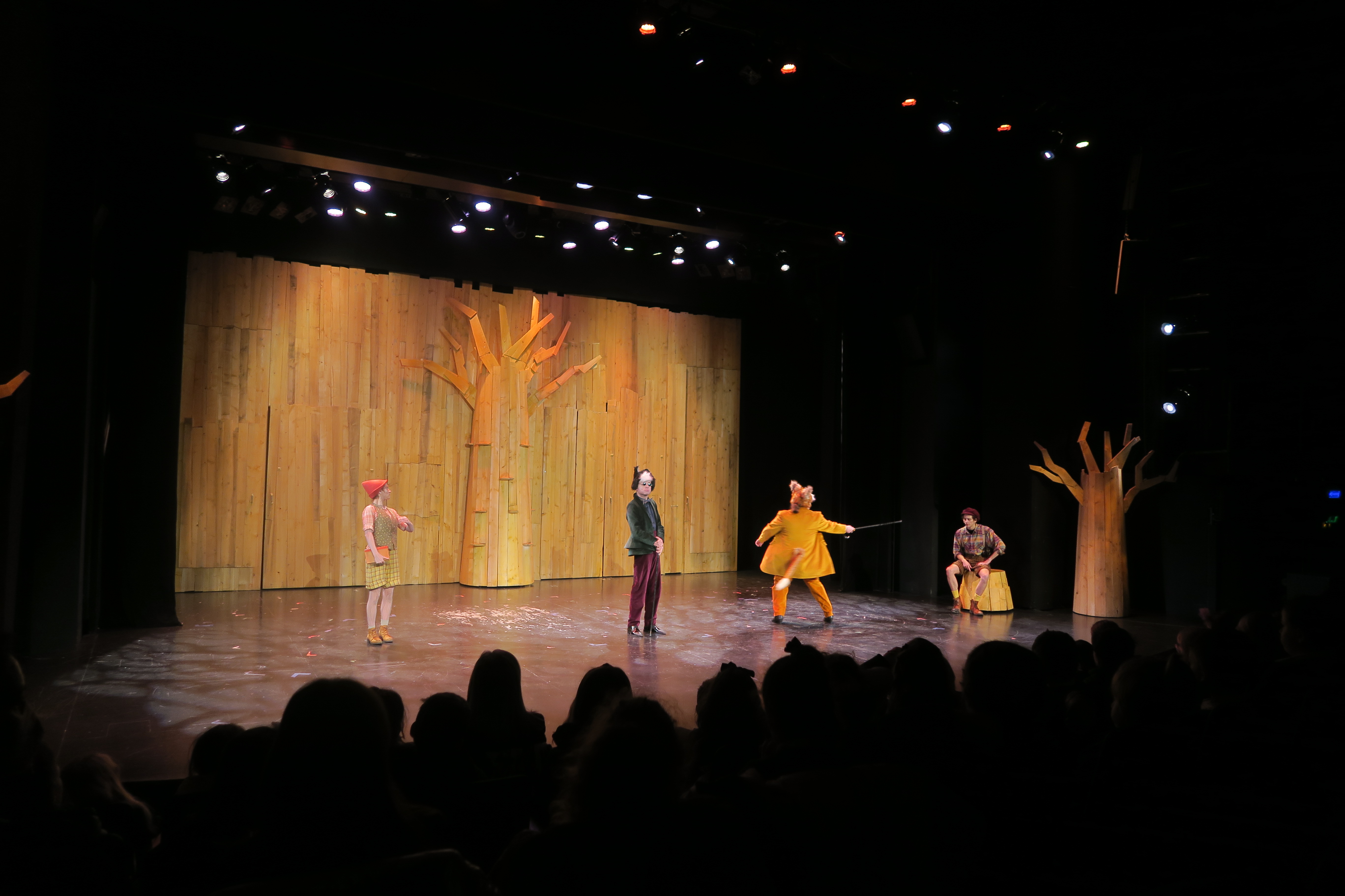 Η γ’ Δημοτικού στη θεατρική παράσταση «Πινόκιο»