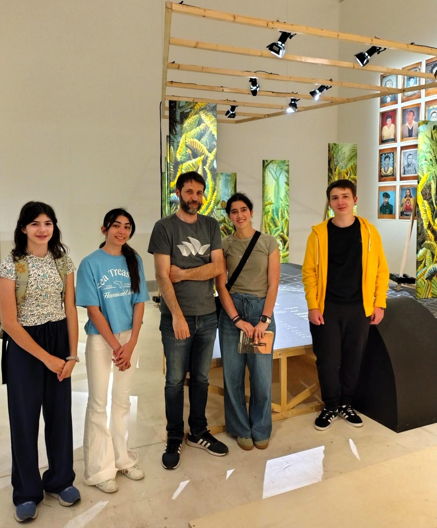 Απόηχοι της ιστορίας, σκιές της προόδου 