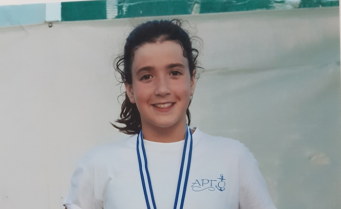 proti_stin_kolymvisi_i_simoni_antaki