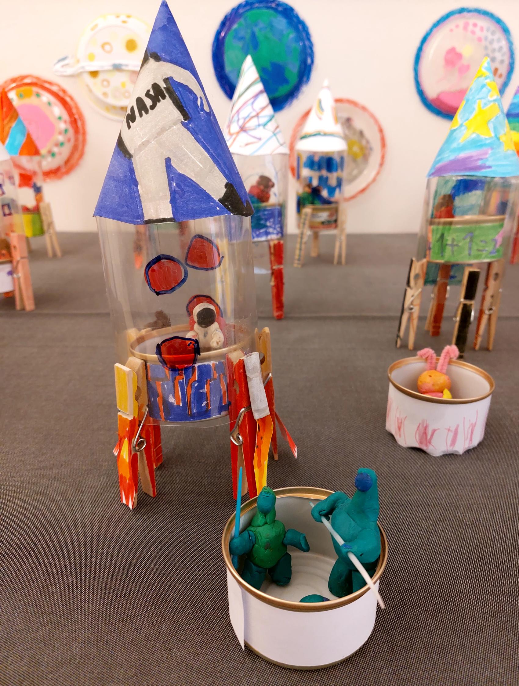 Πύραυλοι και πλανήτες από την α' και β' τάξη του Δημοτικού