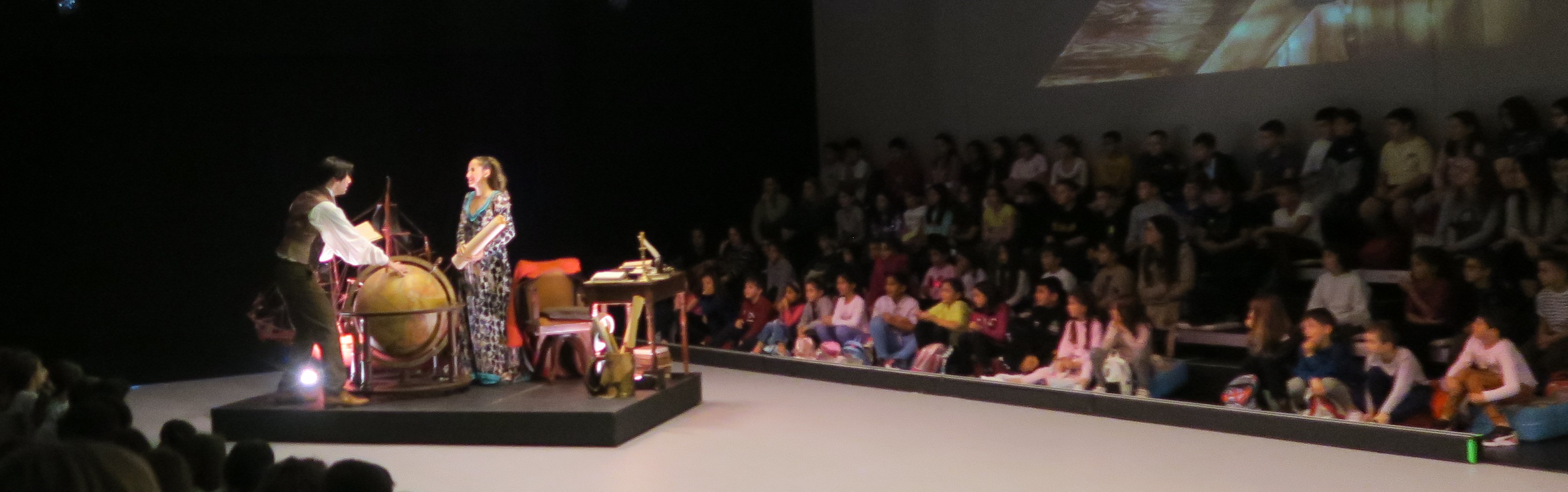 Η στ' τάξη στη θεατρική παράσταση «Ροβινσώνας Κρούσος»