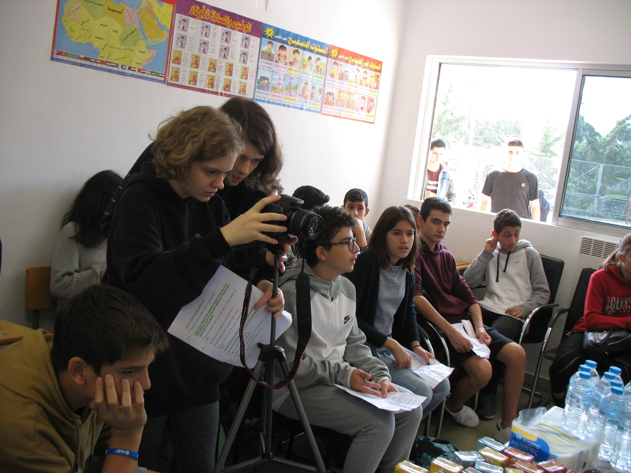 stinontas_tin_kamera_gia_to_telos