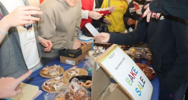 Ανακατασκευή κάθετου παρτεριού: Μέρος 1ο, Bake Sale! Ανακατασκευή κάθετου παρτεριού: Μέρος 1ο, Bake Sale!