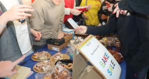              Ανακατασκευή κάθετου παρτεριού: Μέρος 1ο, Bake Sale!