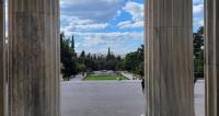 i_etaxi_sto_olympieion