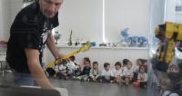 portokalia_taksi_stin_aithousa_robotics