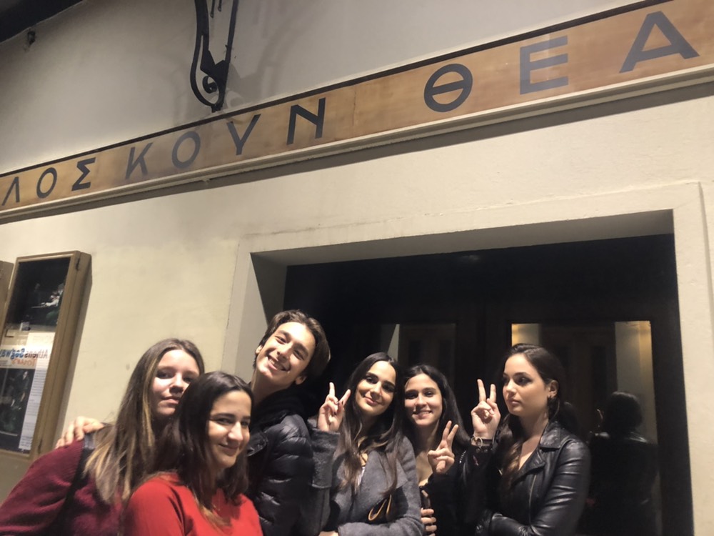 Το ΙΒ1 πάει θέατρο