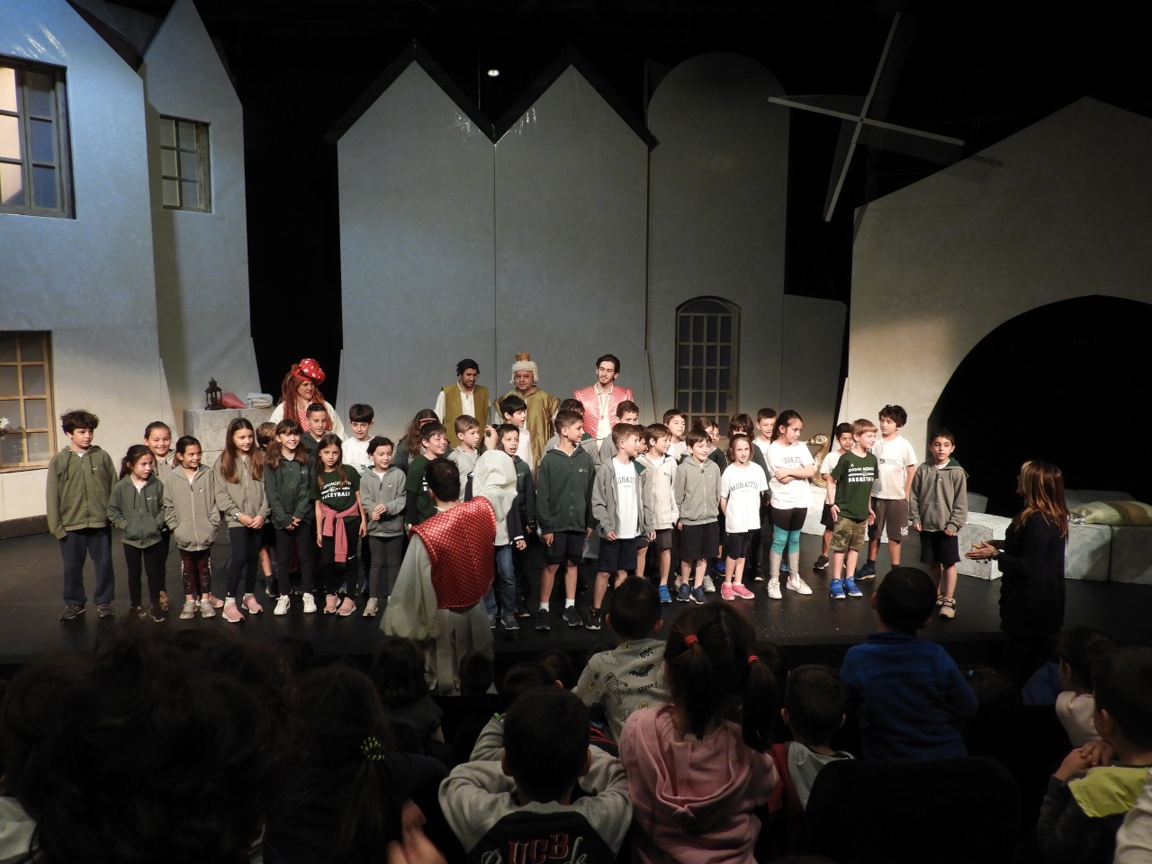 to_vals_me_ta_paramythia