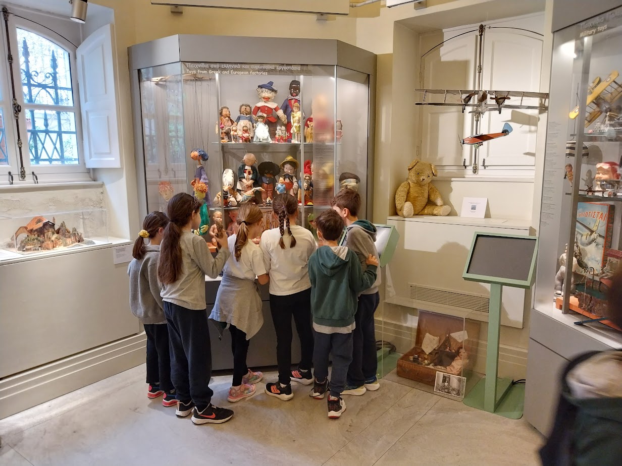 Η β’ τάξη στο Μουσείο Παιχνιδιών