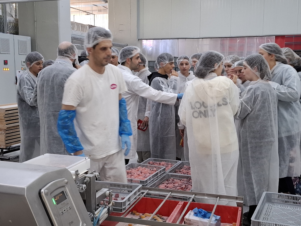 Επίσκεψη του τμήματος β2 Γυμνασίου στην εταιρία Λάβδας Ζαχαρώδη