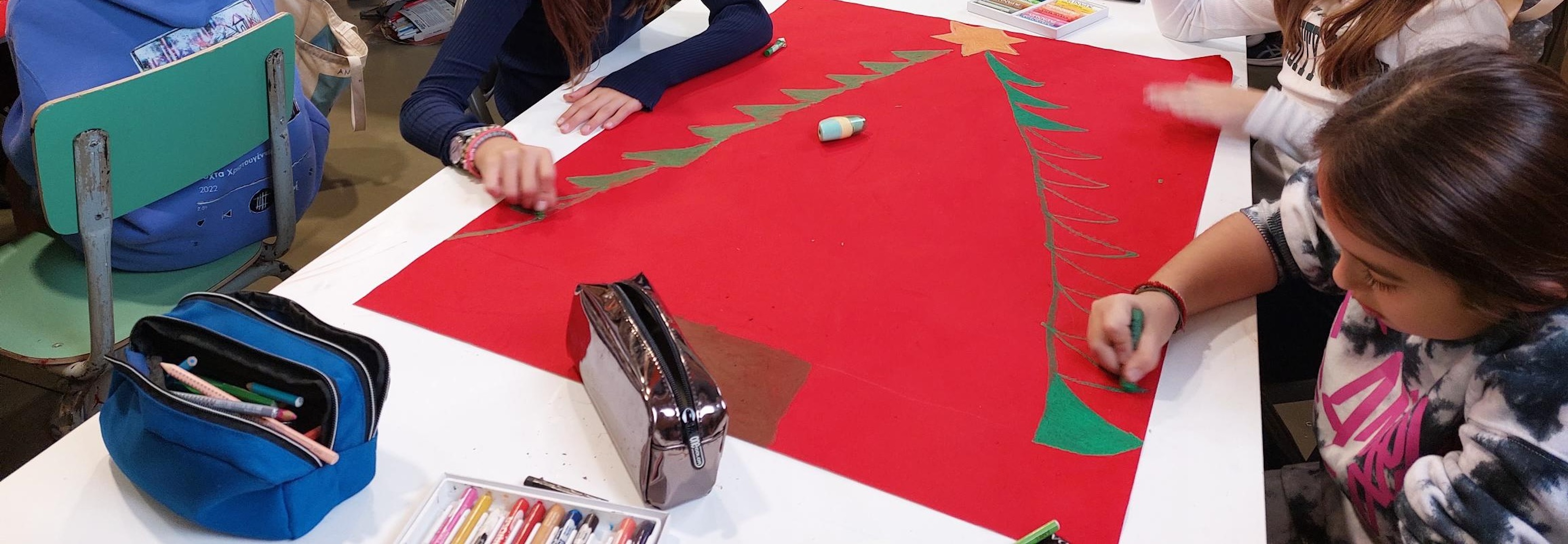 Στολίζοντας το Θέατρο του Σχολείου μας